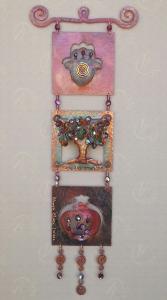 https://shalomhouse.com/wp-content/uploads/2016/02/hamsa-3-wall-tile.jpg