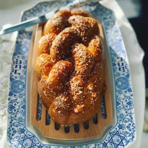 Spode Challah Plate - Wood and Ceramic