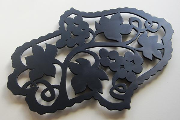 Trivet- Grapevine Hamsa Black