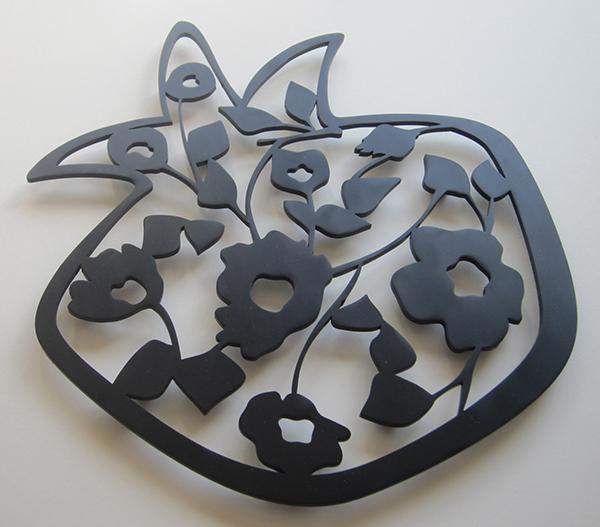 Trivet-Large Pomegranate Black